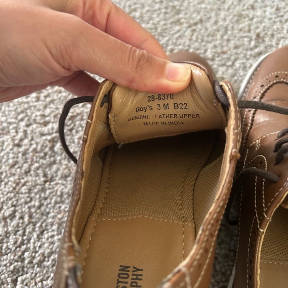 Johnston and Murphy Boys’ dress shoes - Picture 4 of 5